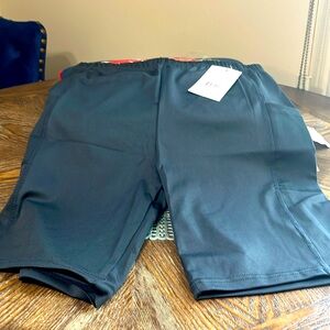 Selling jogging pants with pockets brand new with tags.